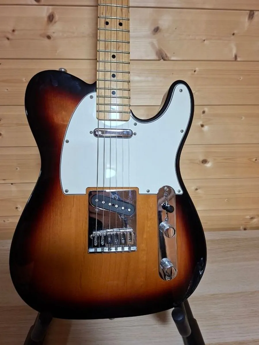 Fender Telecaster 3-Colour Sunburst  Maple Neck + Hard Case - Image 2