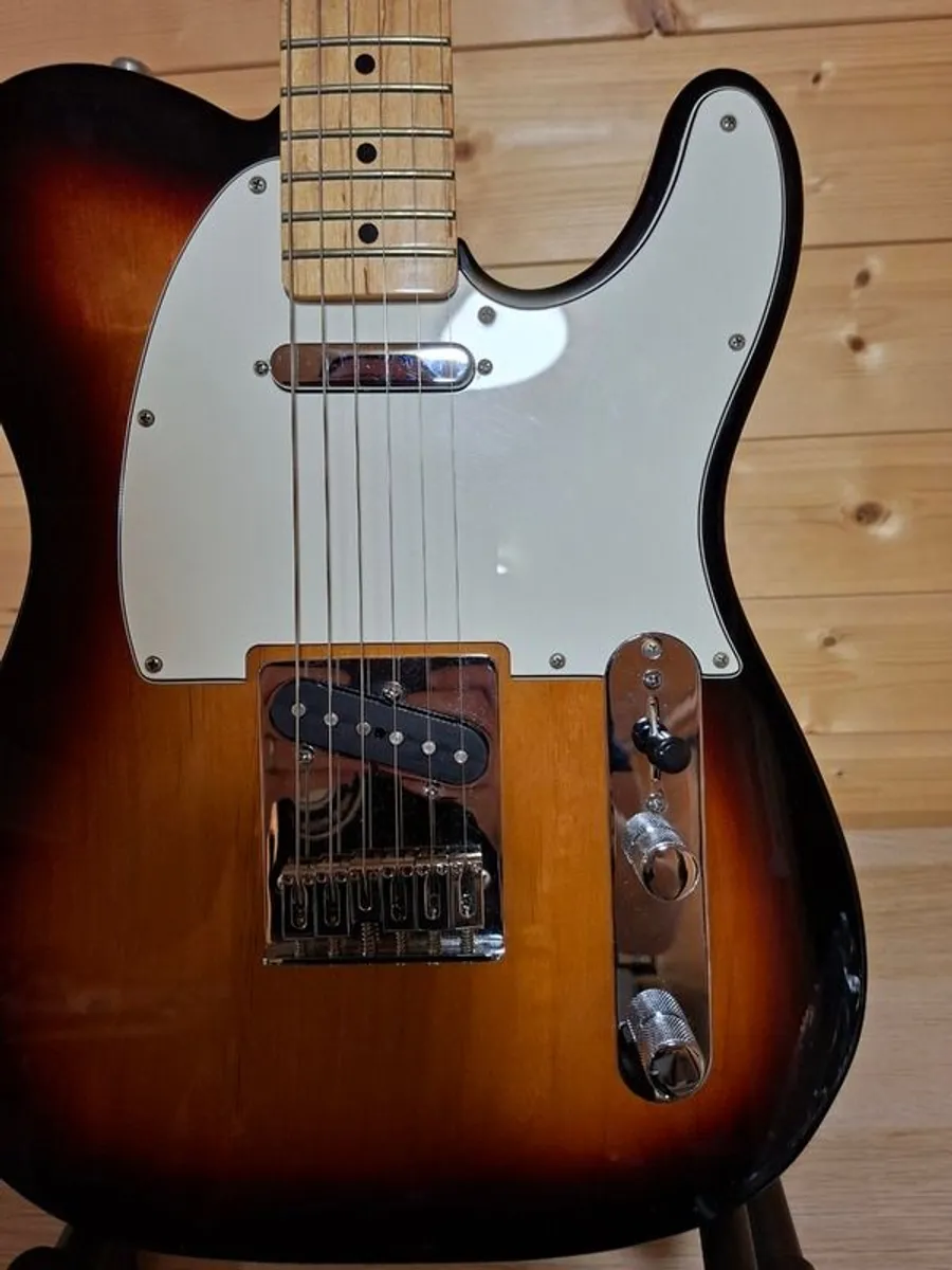 Fender Telecaster 3-Colour Sunburst  Maple Neck + Hard Case - Image 4