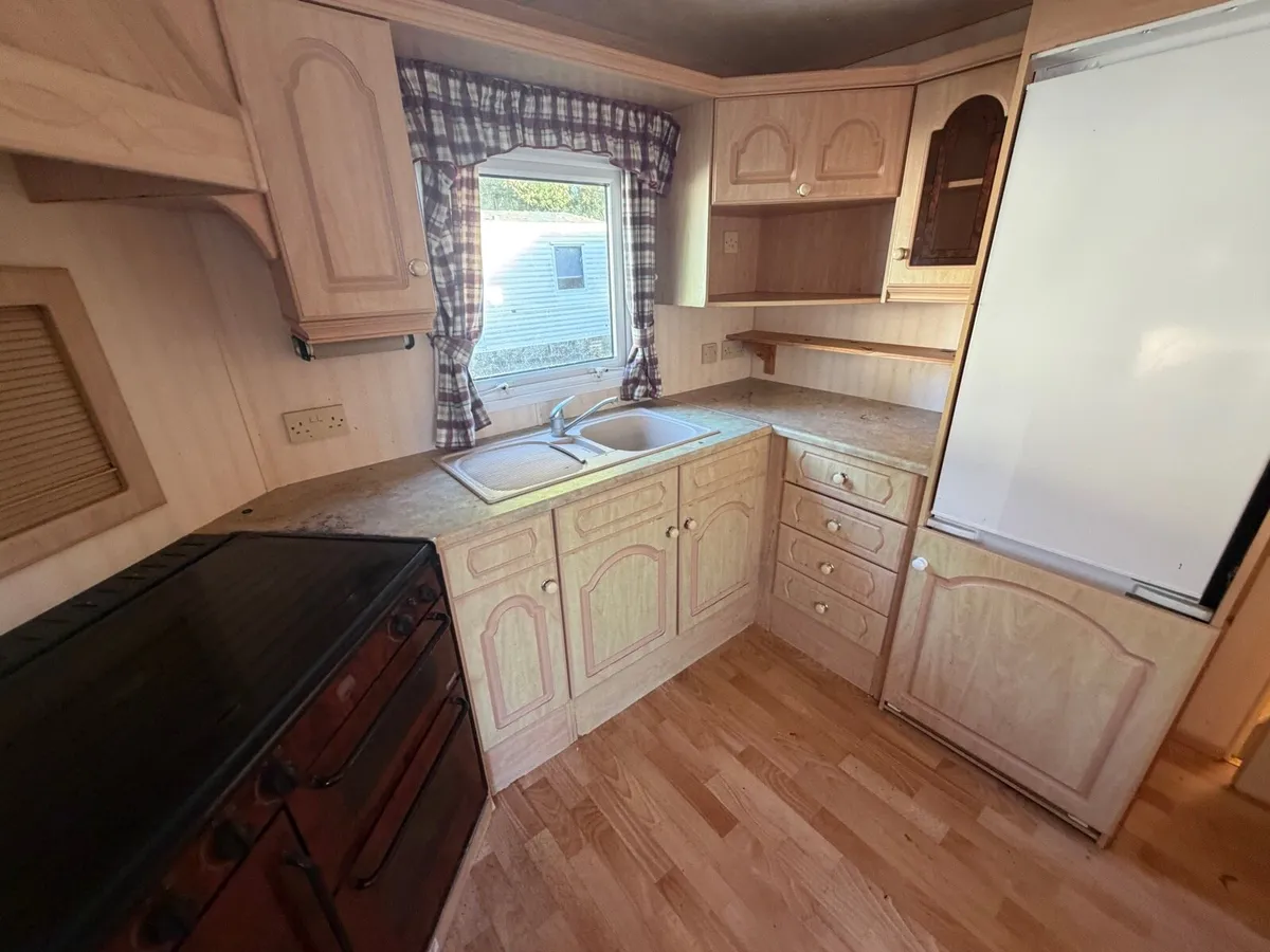 Double Glazed Central Heated - Image 4