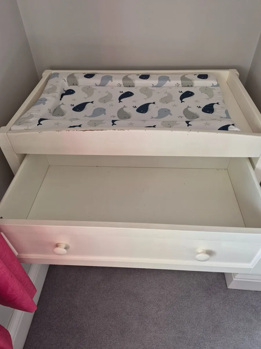 Changing table - Image 2