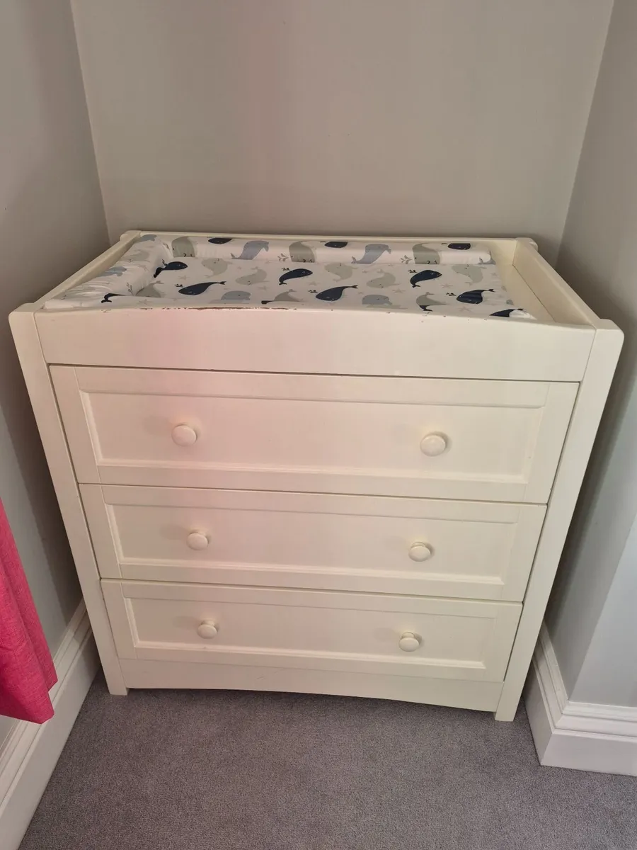 Changing table - Image 1
