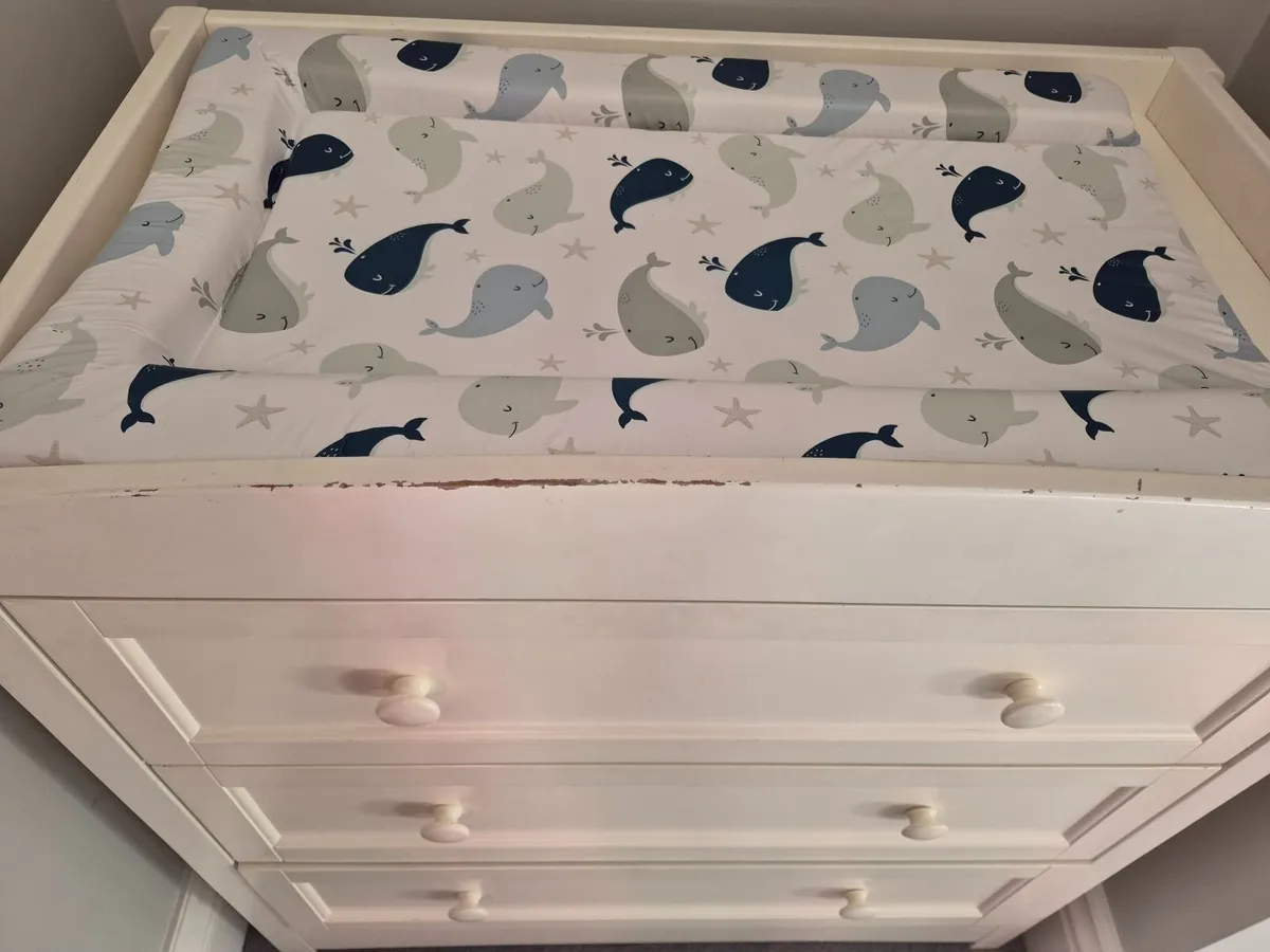 Changing table - Image 3