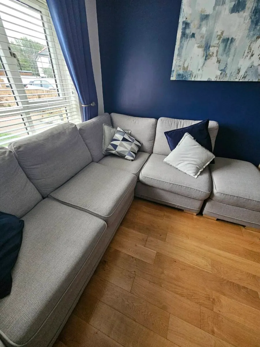 Large corner couch - Image 1