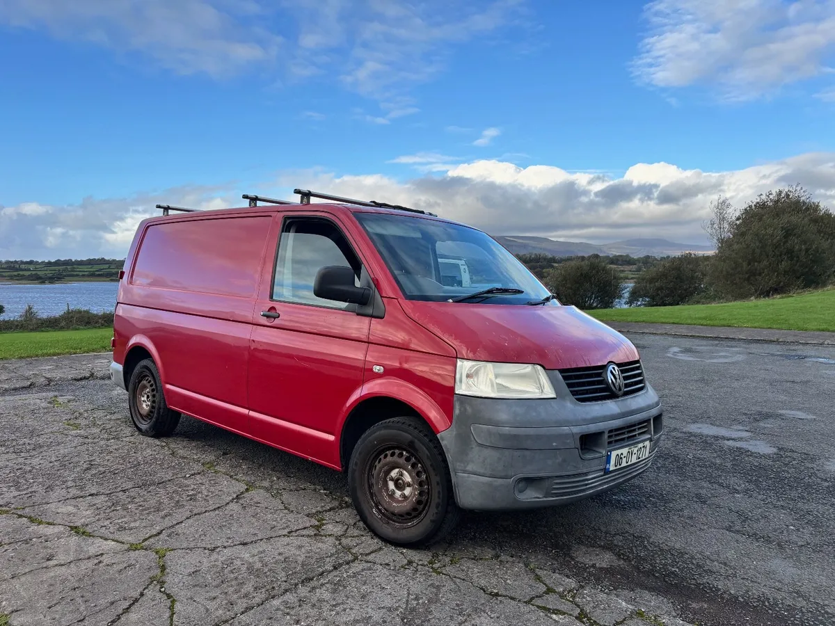 VW Transporter 2.5 TDI Day Van2006 - Image 1