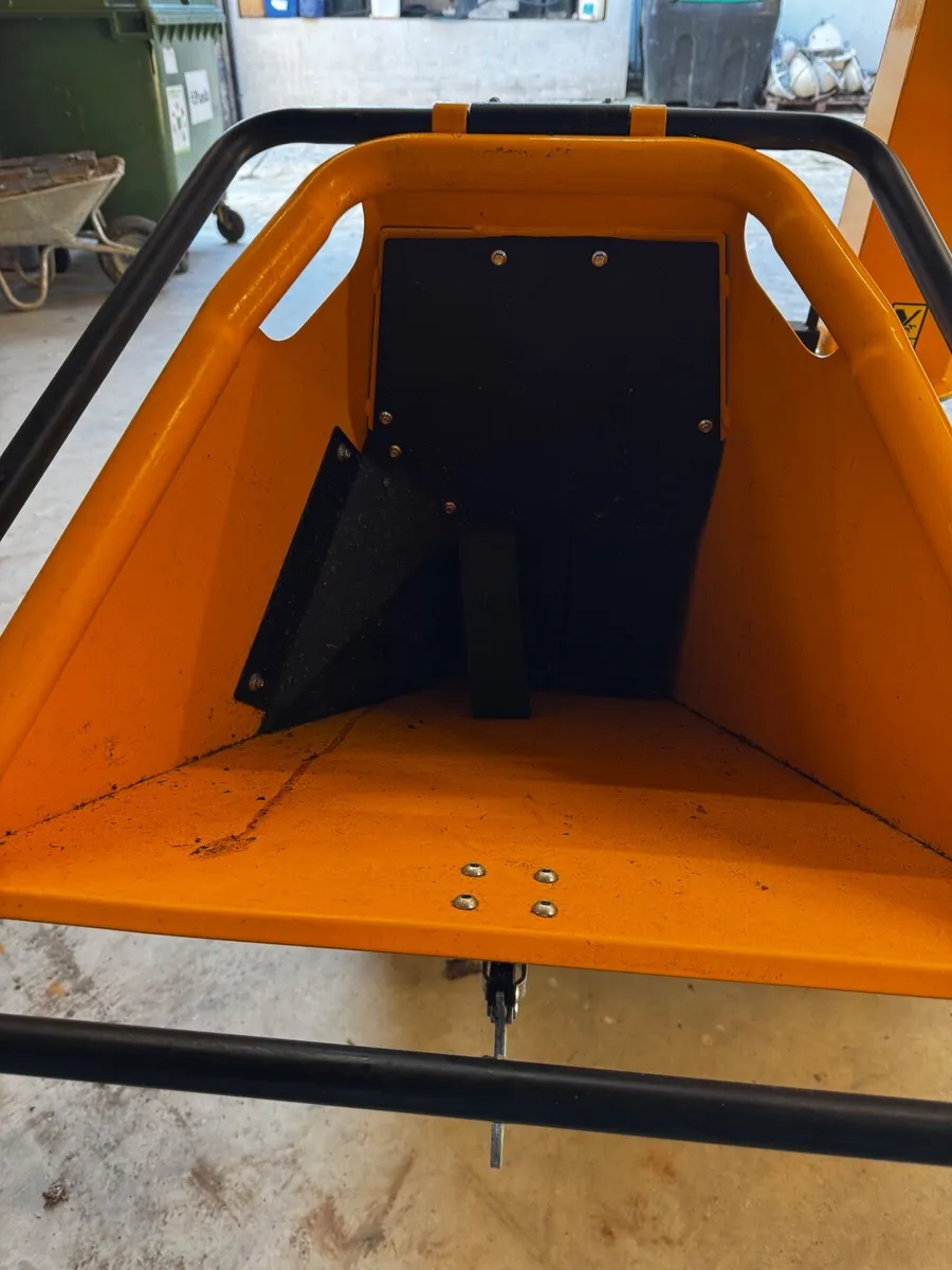JCB Wood Chipper - Image 1