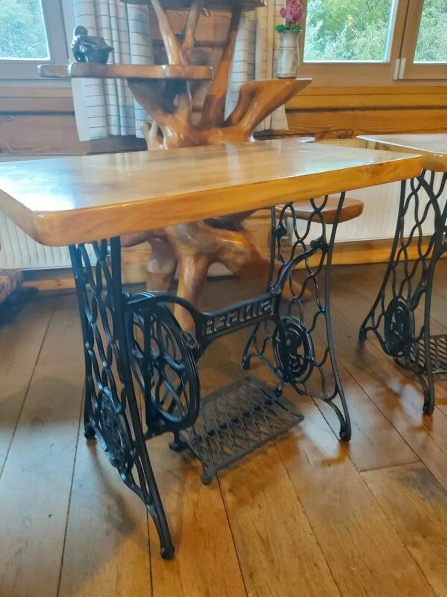 Singer sewing machine table - Image 1