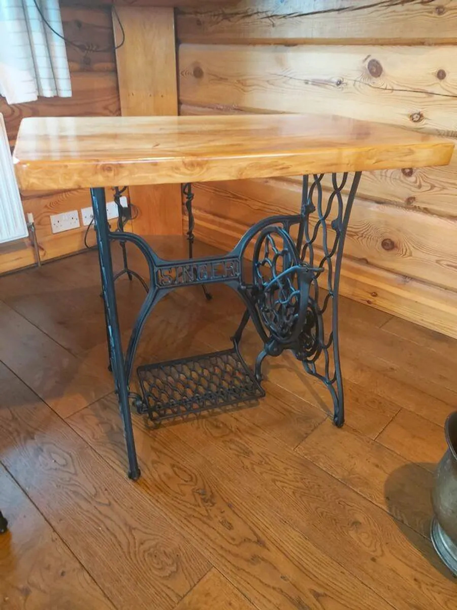 Singer sewing machine table - Image 3