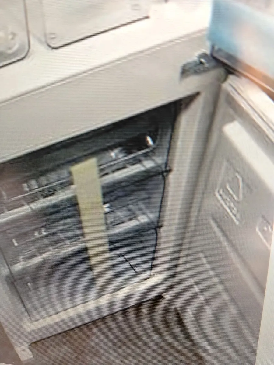 Integrated fridge freezer - Image 3