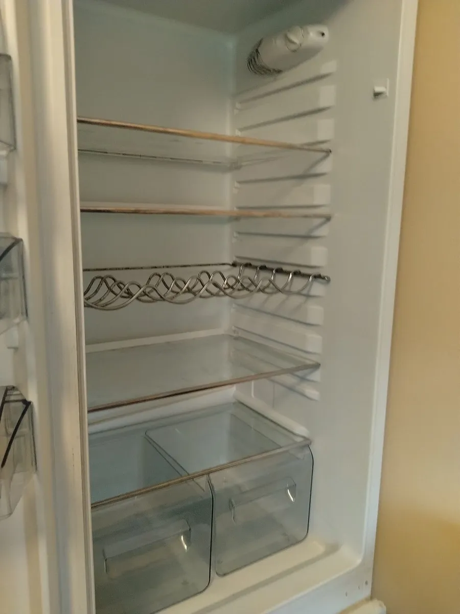 Integrated fridge freezer - Image 1