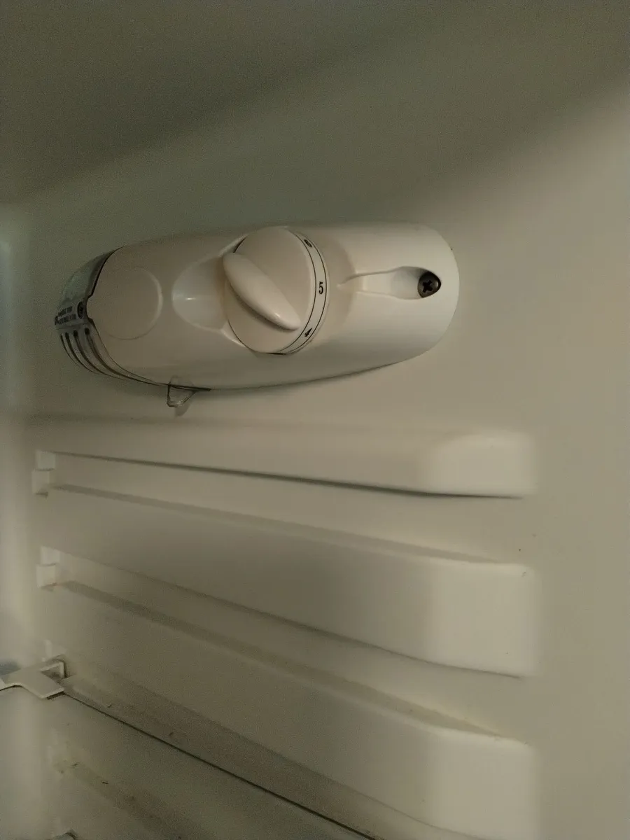 Integrated fridge freezer - Image 4