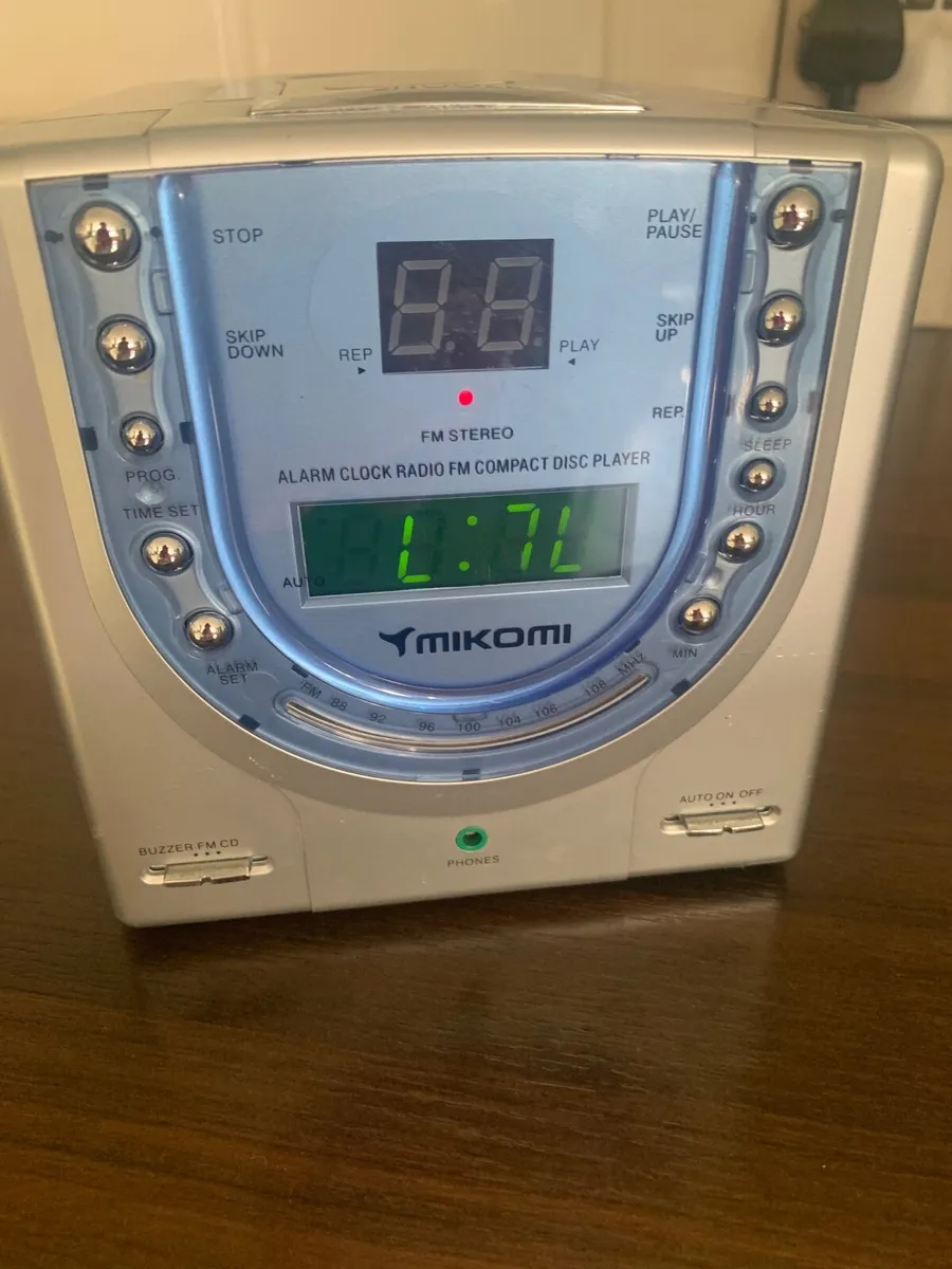 Radio/CD alarm clock - Image 1