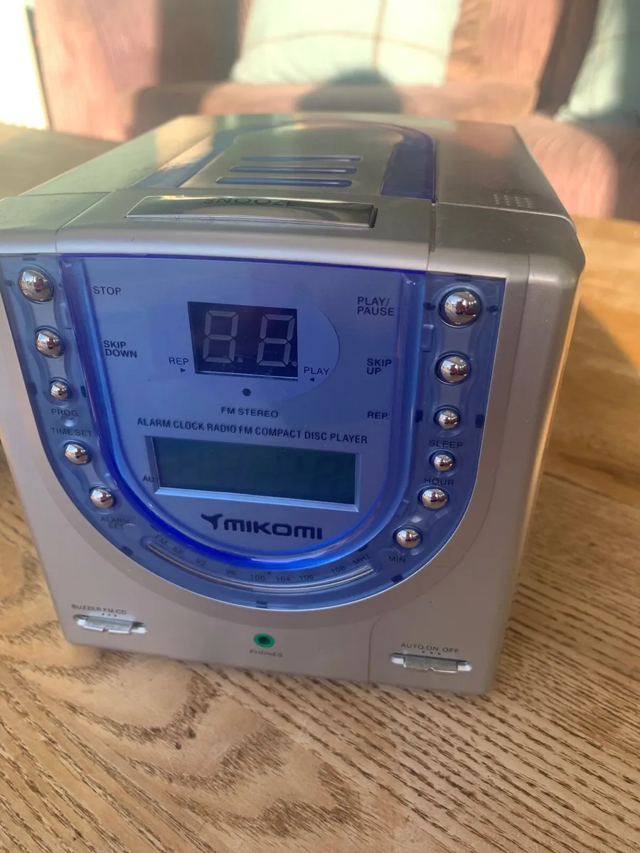 Radio/CD alarm clock - Image 2
