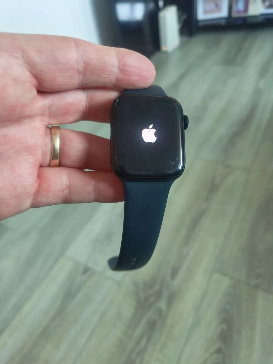 Apple SE 44mm GPS Smart Watch - Image 1