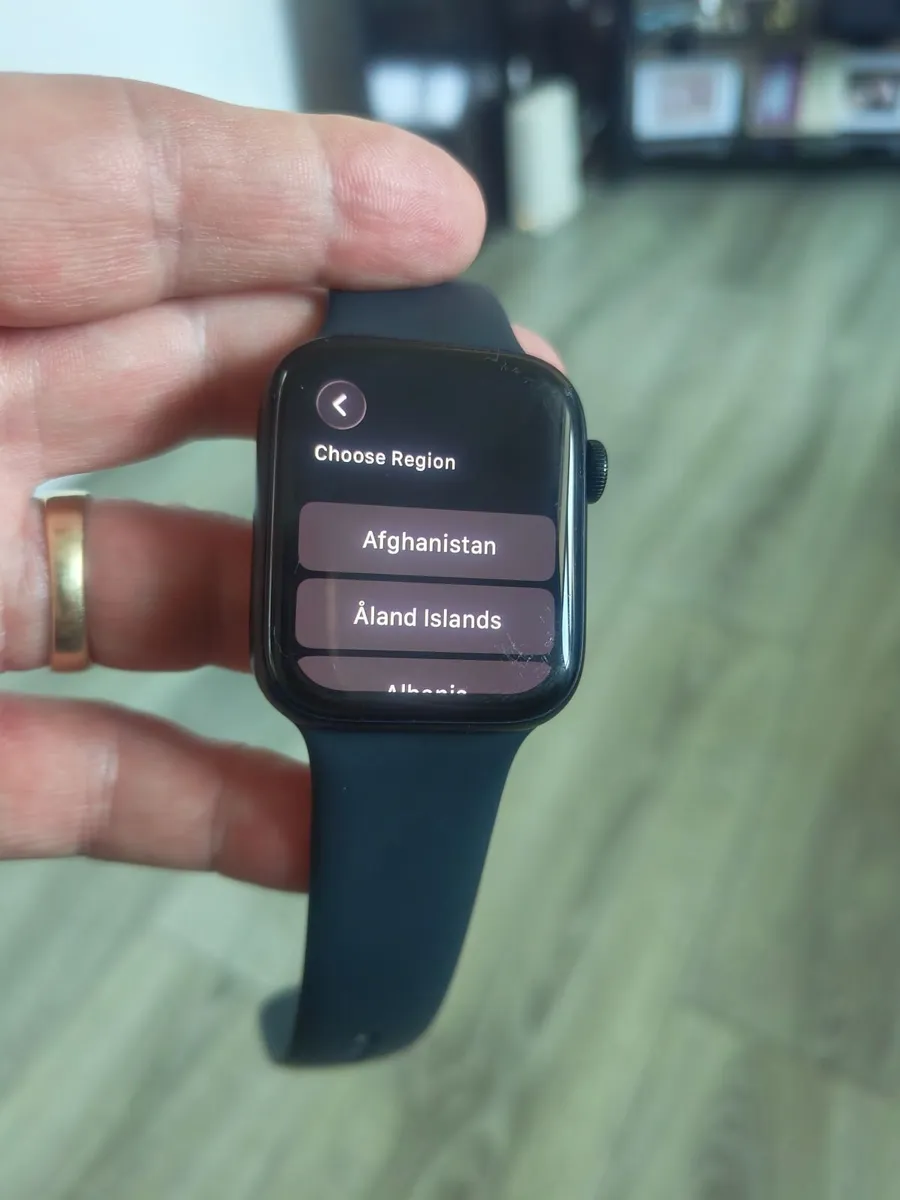 Apple SE 44mm GPS Smart Watch - Image 2