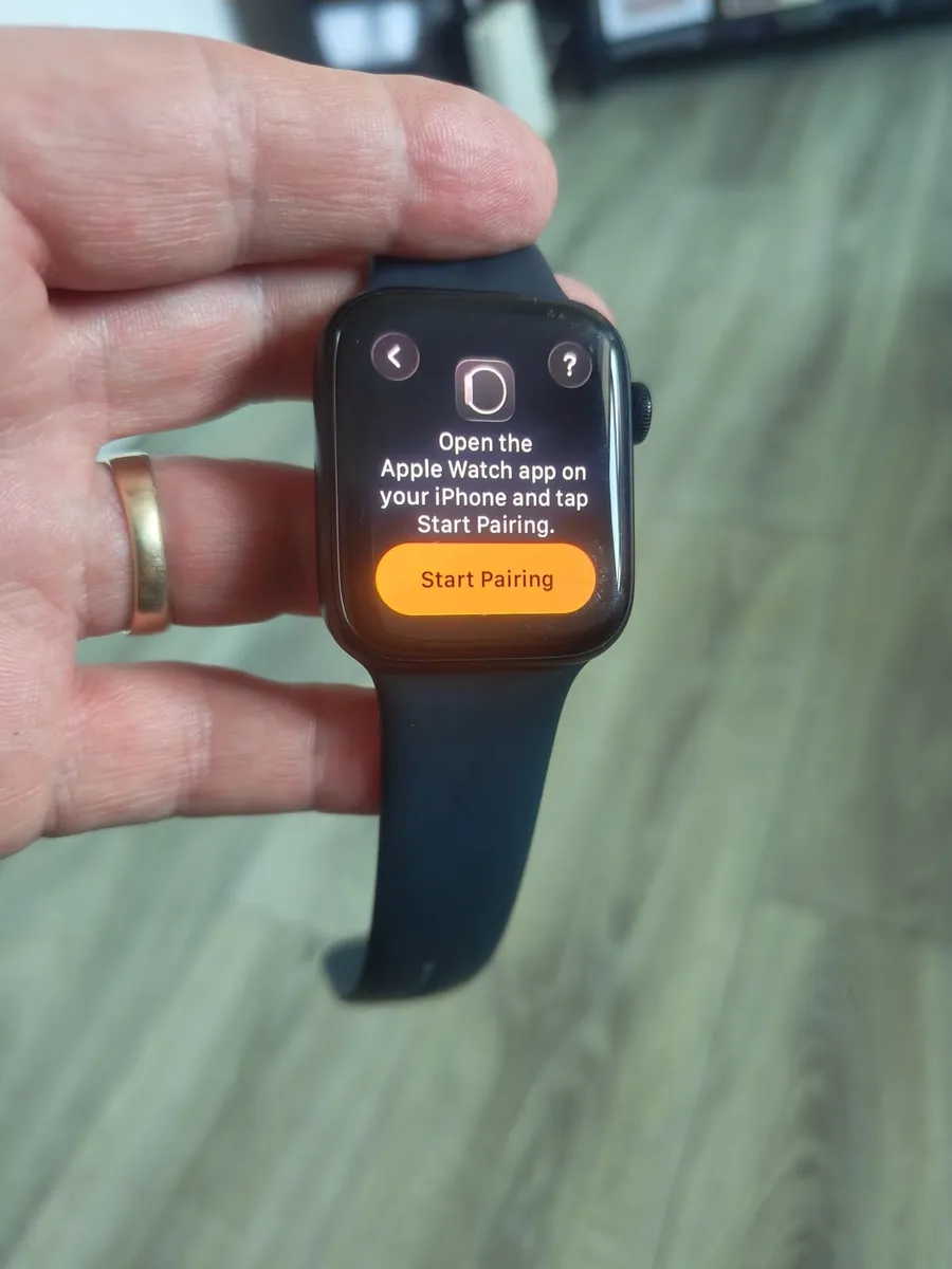 Apple SE 44mm GPS Smart Watch - Image 3