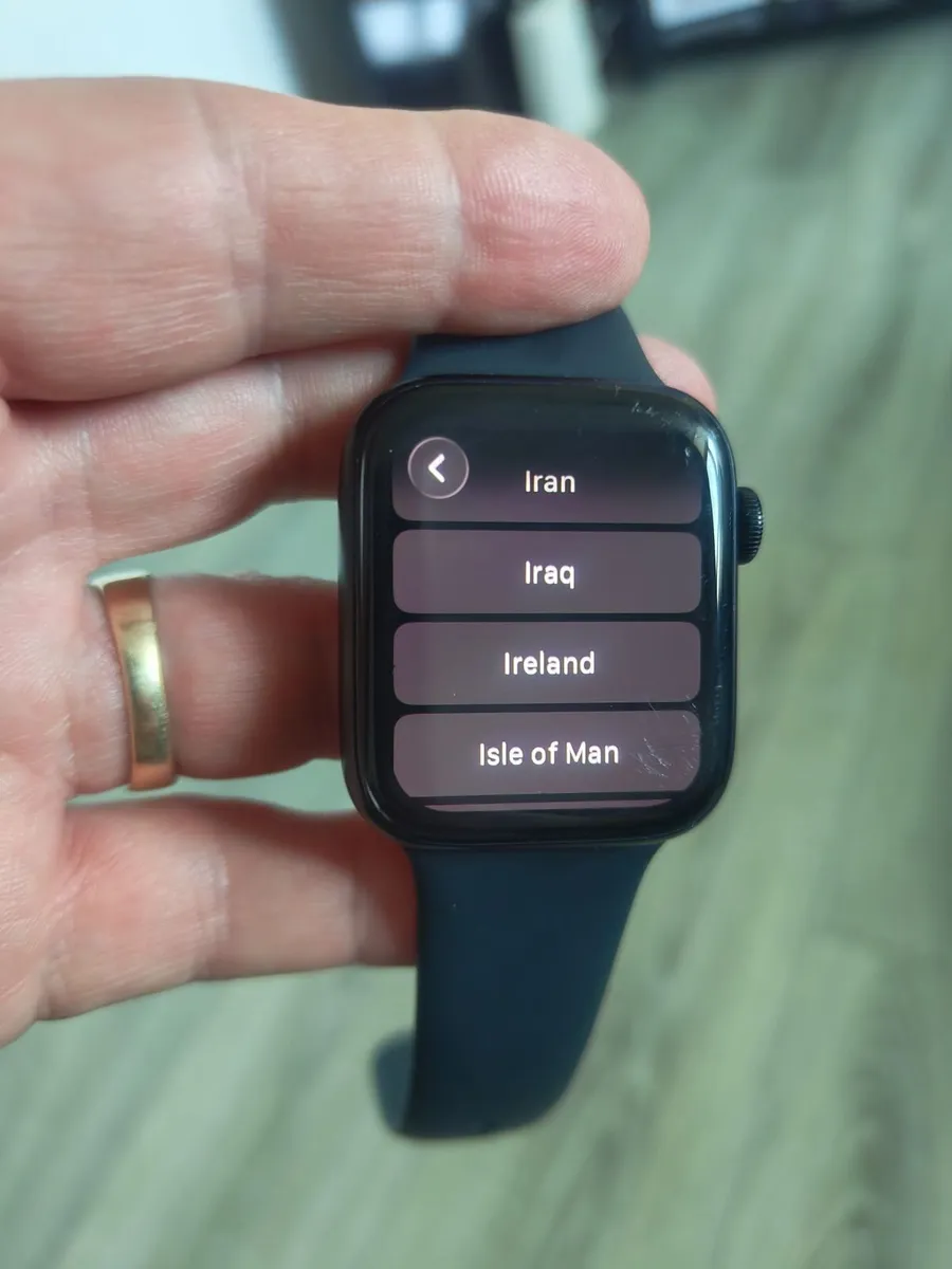 Apple SE 44mm GPS Smart Watch - Image 4