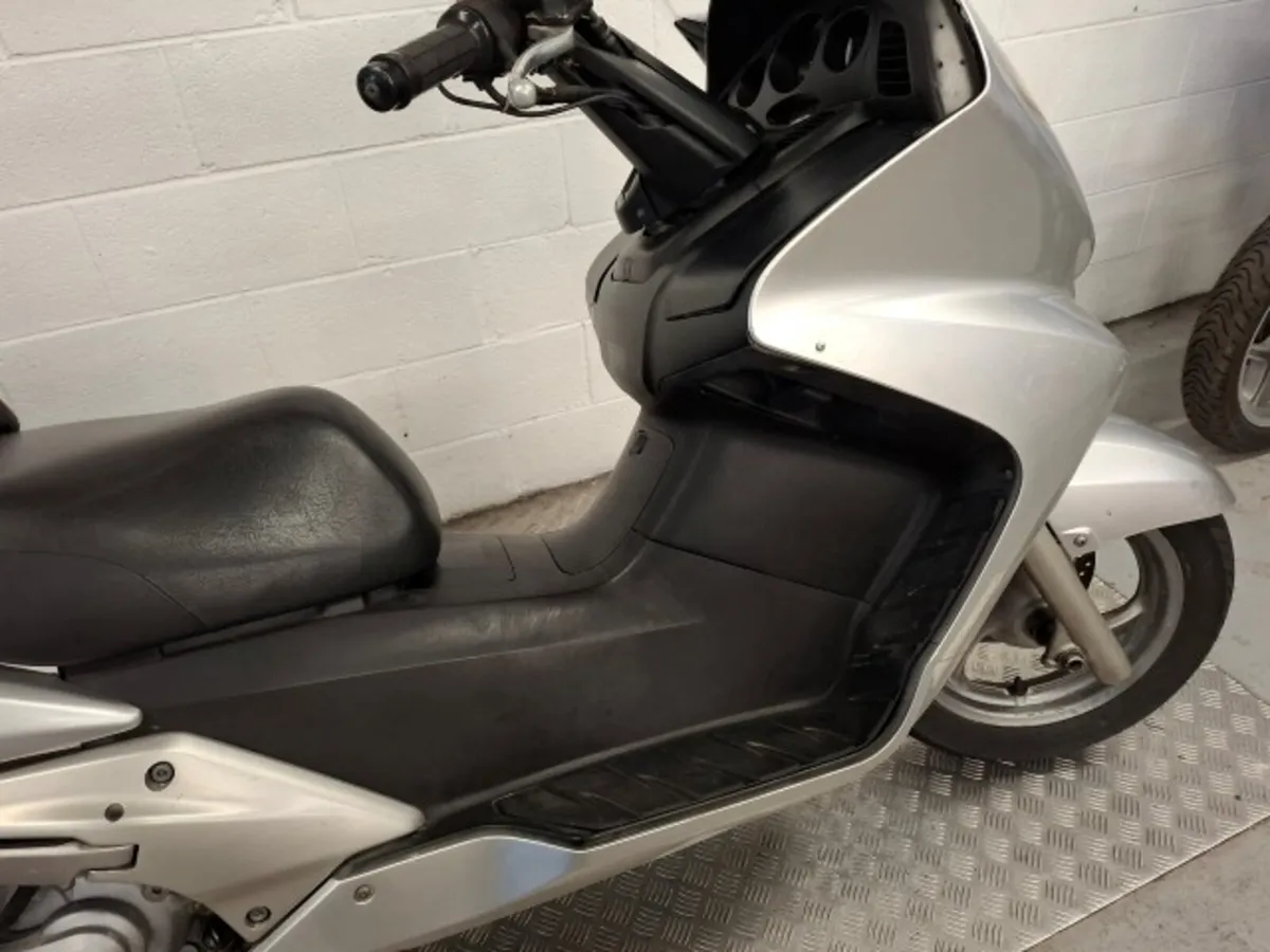 Honda Silverwing 600 2002 - Image 4