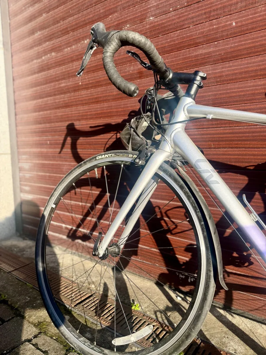 Giant Liv Avail 3 Women’s Roadbike - purple & silv - Image 3