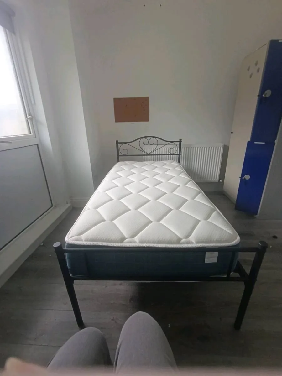 Bed - Image 1