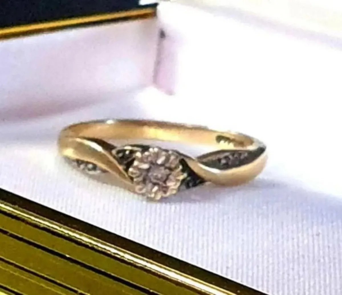 Vintage Hallmarked 9ct Gold Diamond Ring - Image 1