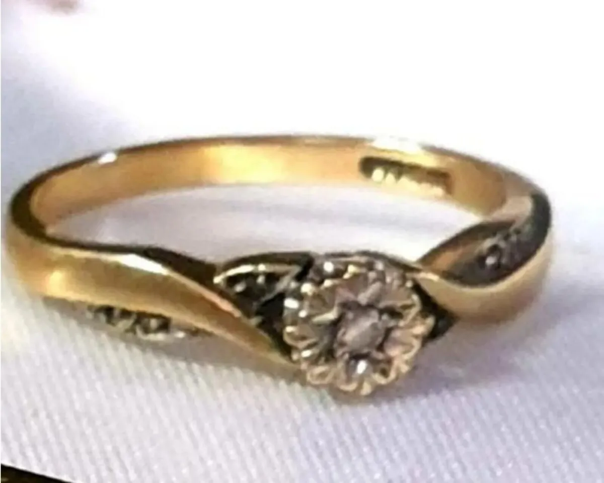 Vintage Hallmarked 9ct Gold Diamond Ring - Image 2