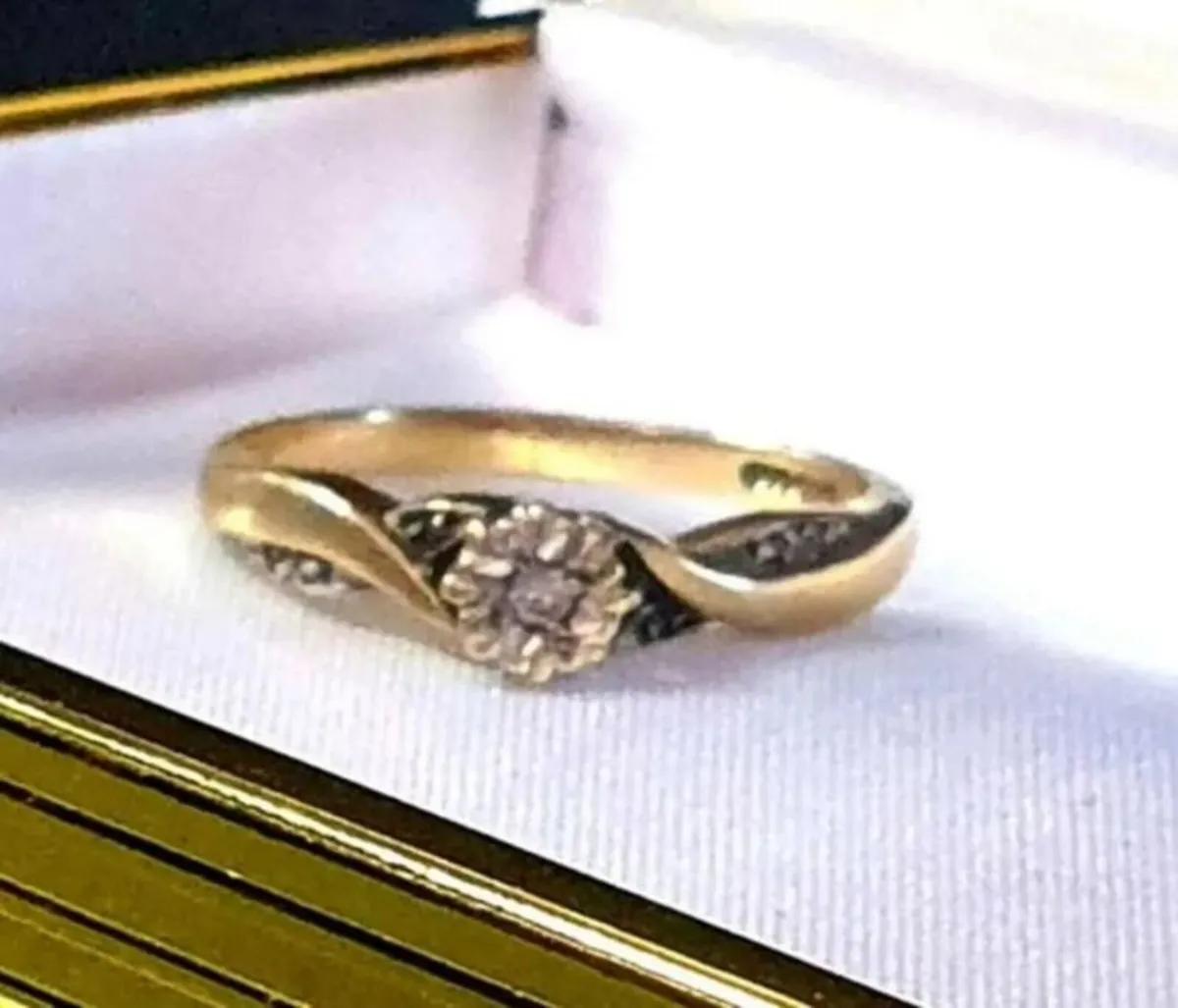 Vintage Hallmarked 9ct Gold Diamond Ring - Image 4