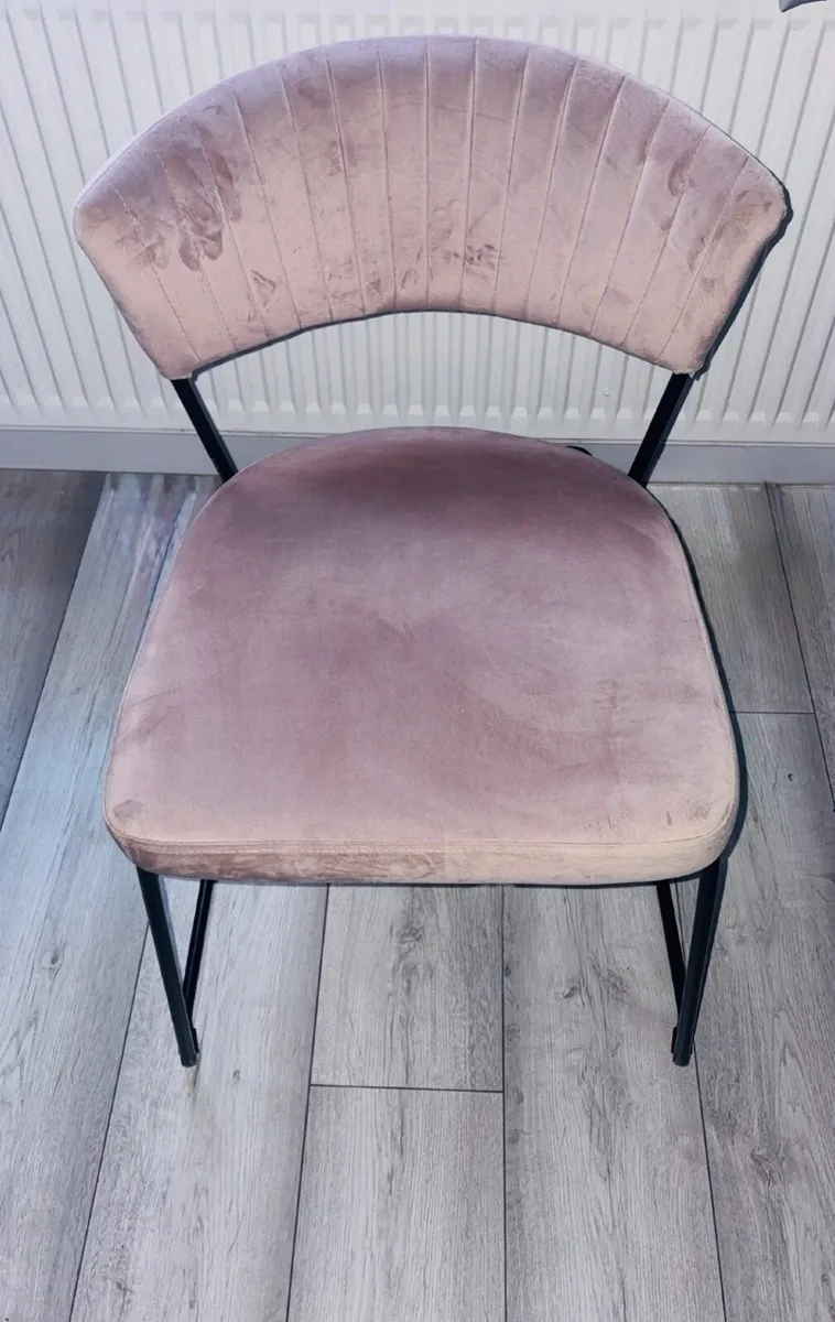 Kitchen table and chairs - Image 2