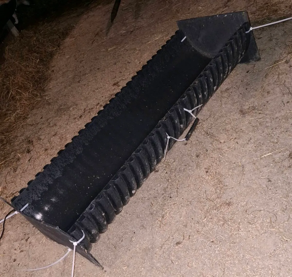 Feed troughs - Image 2