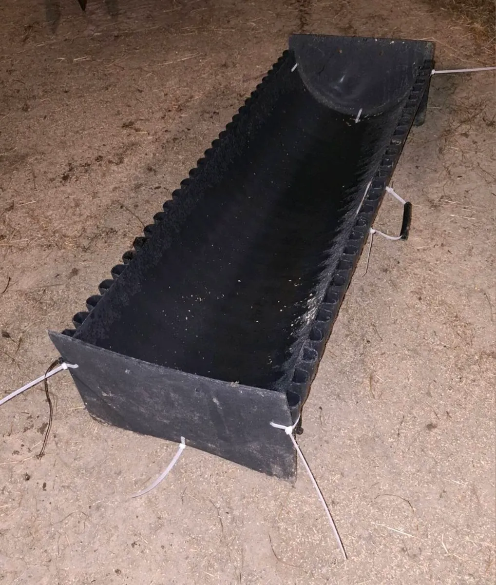 Feed troughs - Image 3