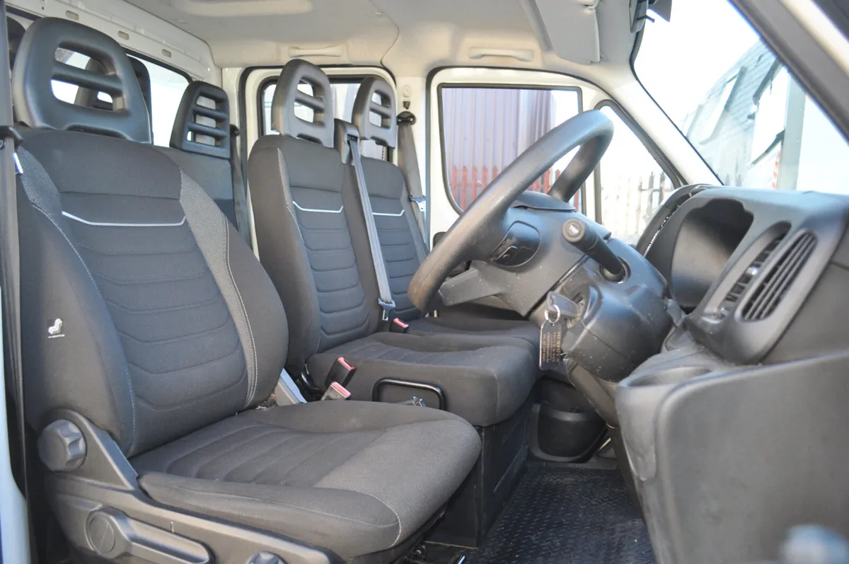 Iveco Daily Crew Cab Twin Wheel tipper - Image 4