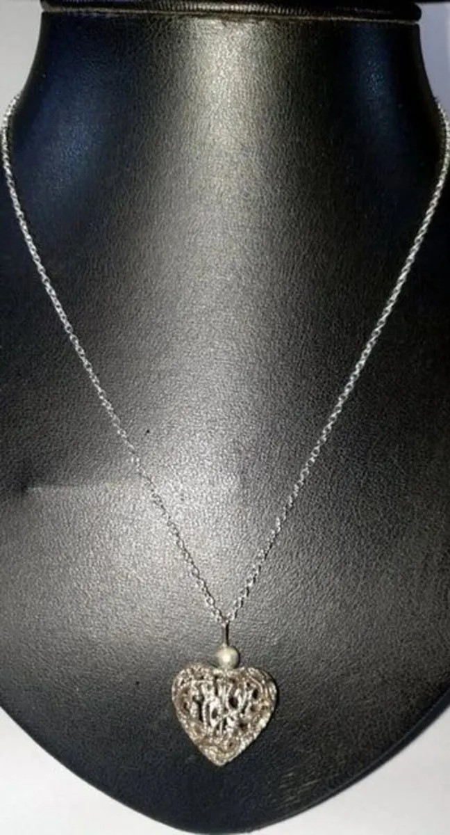 Vintage Hallmarked Silver Filigree Heart Necklace - Image 3