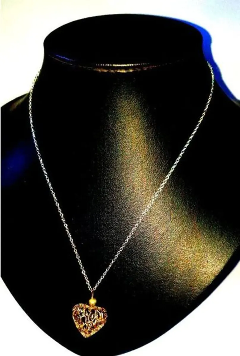 Vintage Hallmarked Silver Filigree Heart Necklace - Image 4