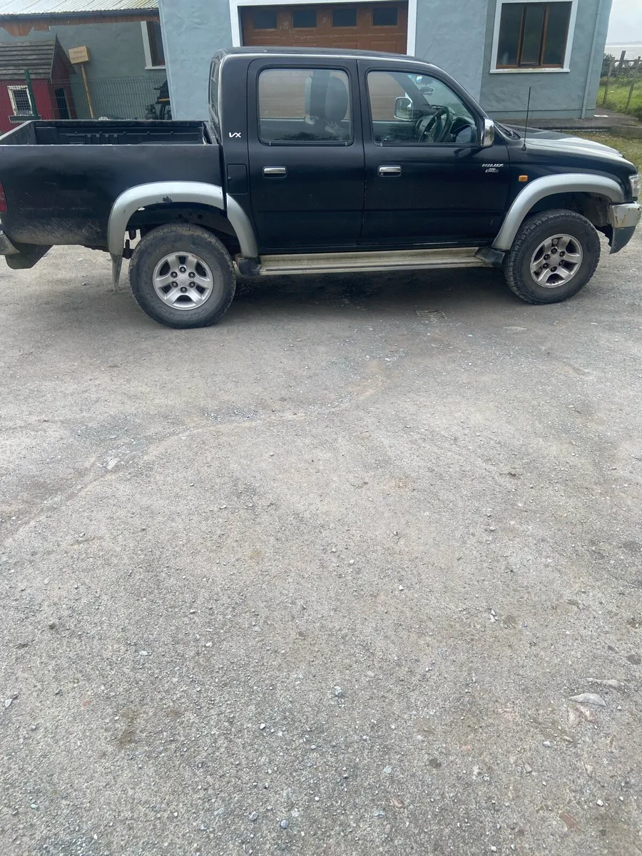 Toyota Hilux - Image 2