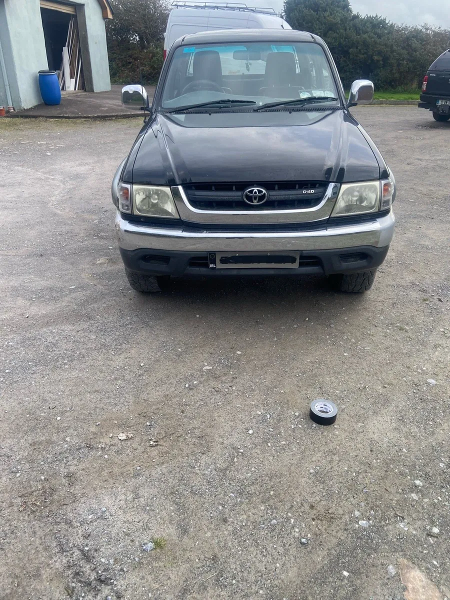 Toyota Hilux - Image 4