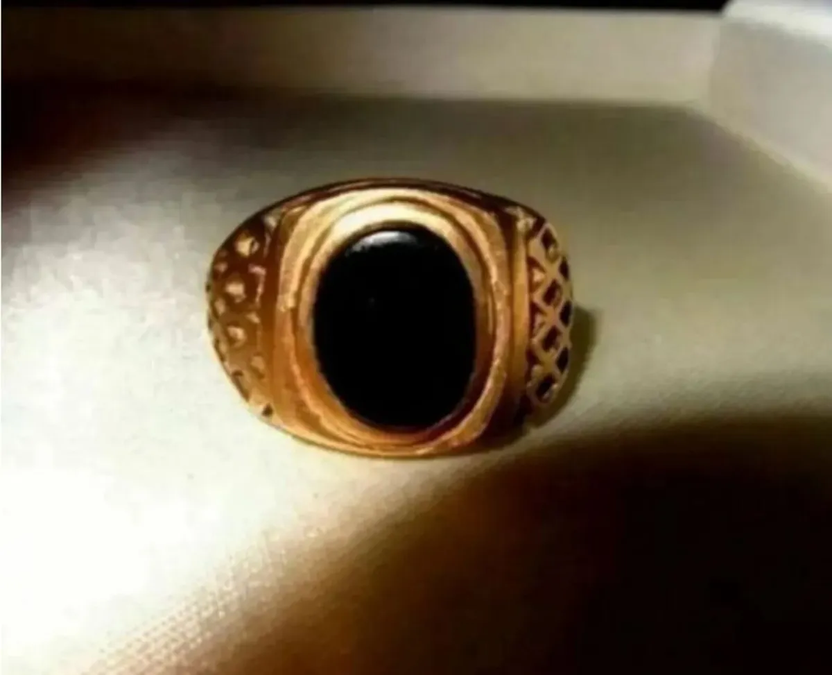 Vintage Gentlemans Signet Ring - Image 2