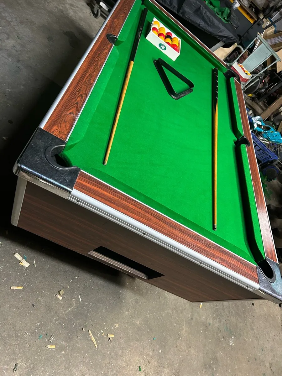 Pool table - Image 2