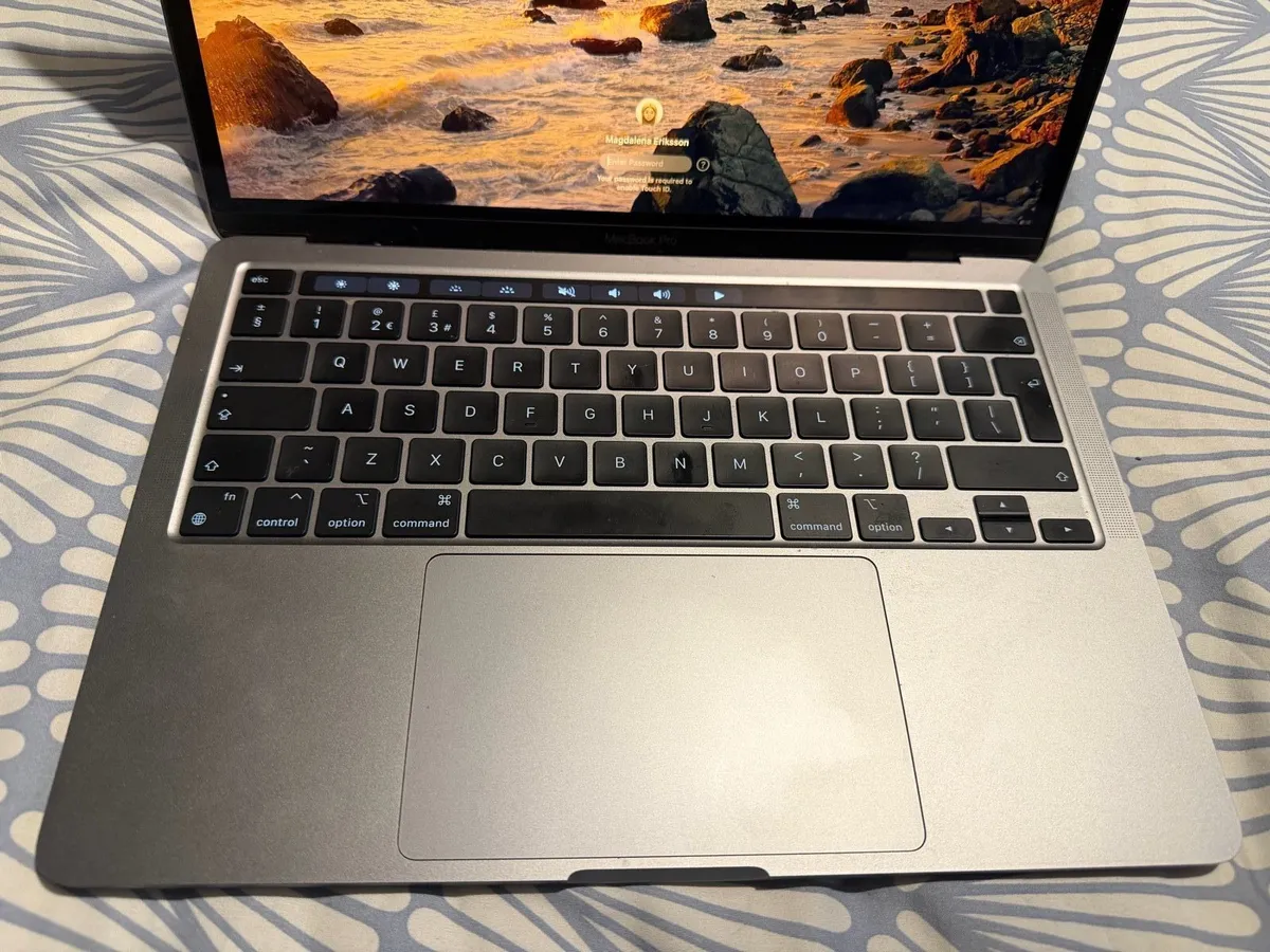 MacBook Pro 13 inch M1 - Image 2