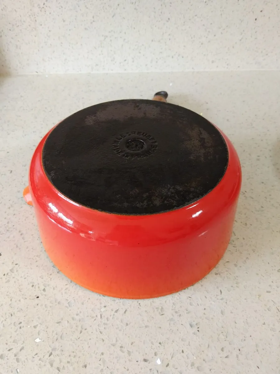Le Creuset Cast Iron Saucepan with Wooden Handle - Image 4