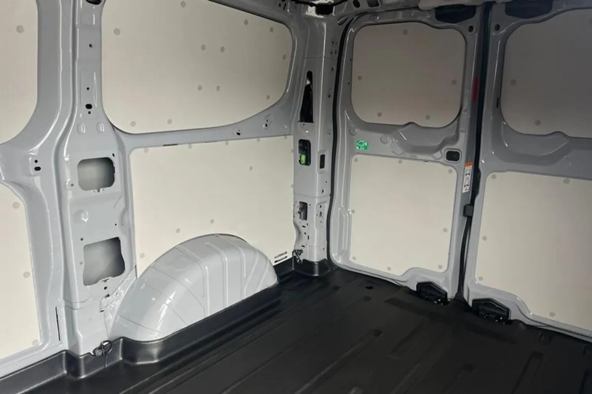 Ford Transit Custom 320 L1  FWD 2.0 EcoBlue 136ps - Image 4