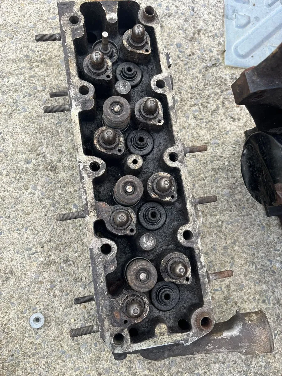 1.4 blocks opel and head and exhaust manifold squa - Image 3