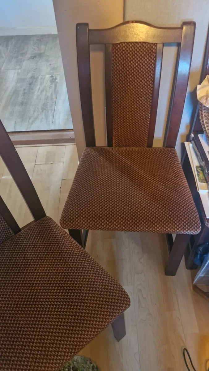 6 dining room chairs free - Image 1