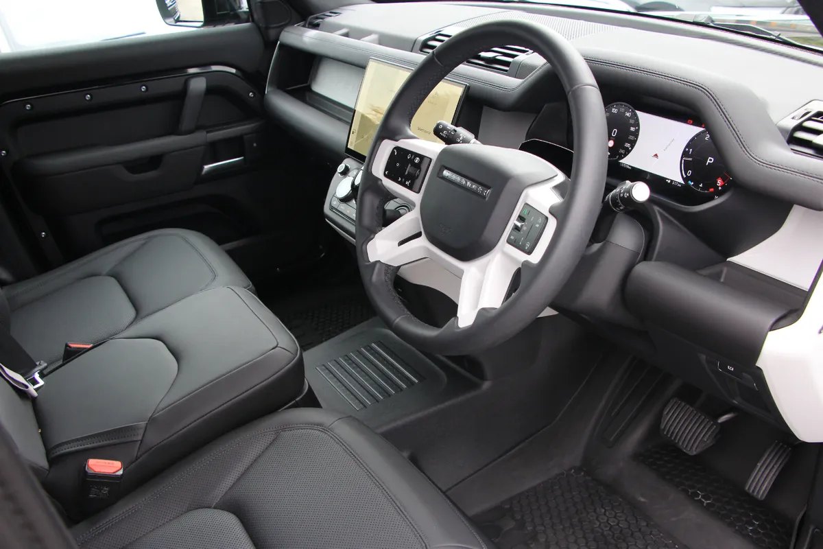 Defender 110 3 Seat * High Spec * 3.0 - Image 3
