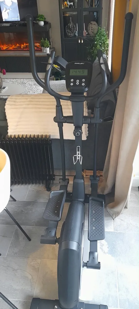 Cross trainer - Image 1
