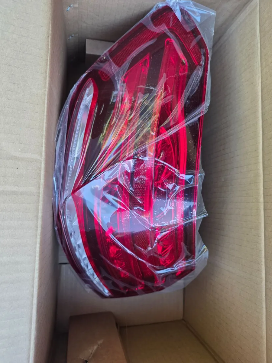 Mercedes E- Class Rear Lamp - Image 1