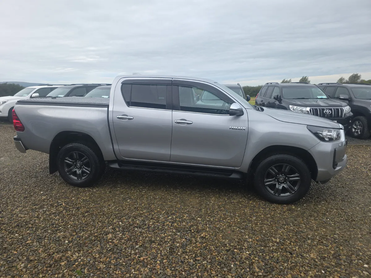 Toyota Hilux 2.8 D4D SR5 - Image 3