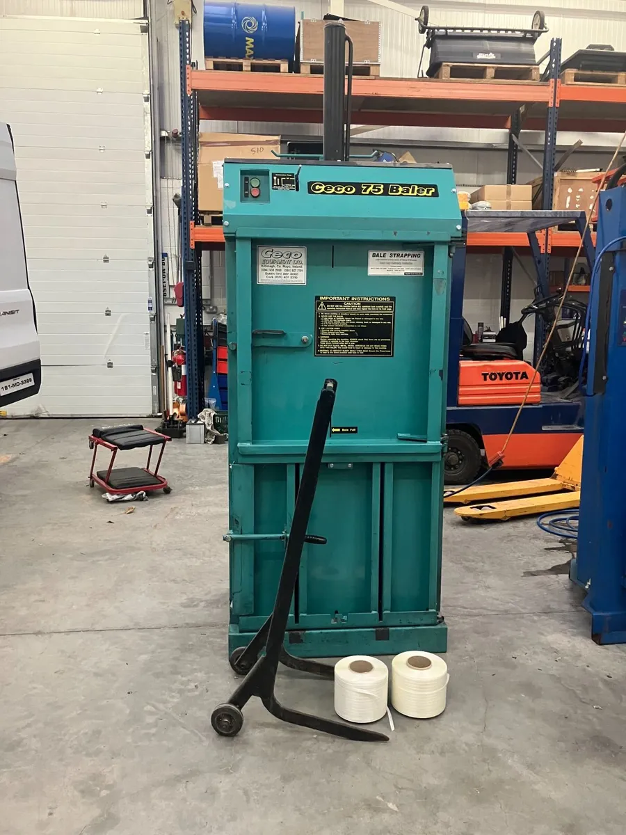 Cardboard plastic baler compactor - Image 1