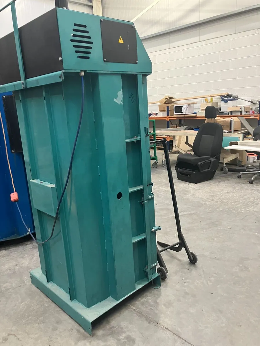 Cardboard plastic baler compactor - Image 3
