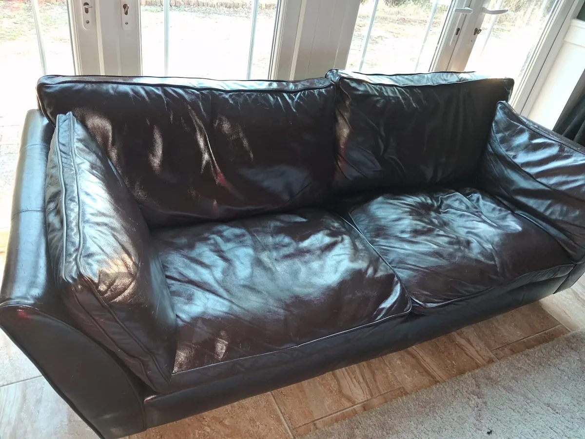 2/3 Italian leather Barletta sofa - Image 1