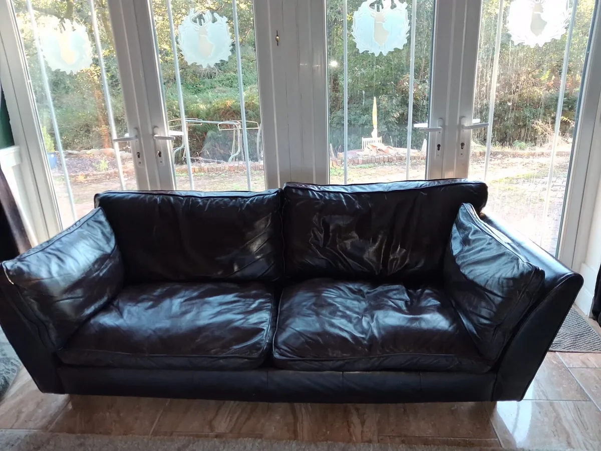 2/3 Italian leather Barletta sofa - Image 2