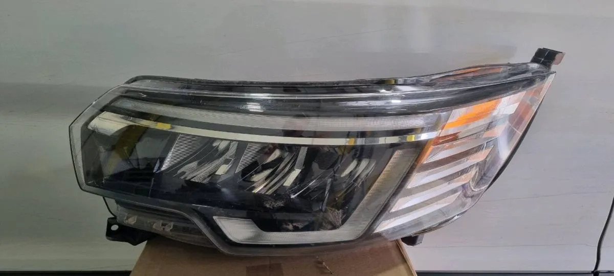 Renault traffic left headlight 2024year full LED - Image 1